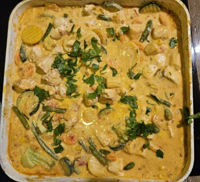 pypowicz - Dziś danie w hinduskim stylu. Makaron soba z gulaszem z kurczaka i warzyw ...