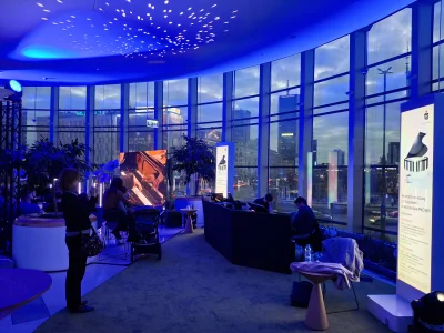 bihu - @bihu: tak było w środku po koncercie, można było zostać na wspólne oglądanie ...