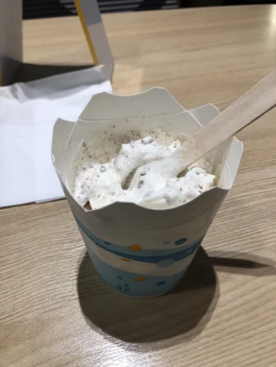 B.....o - Zepsuli całkowicie przyjemność jedzenia mcflurry . Nie dość ze niedobra łyż...