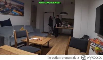 krystian-stepaniak - #ajemge1 taktycznie zasłania wino żeby nie wzięła XDDDD