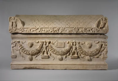 Loskamilos1 - Sarkofag z marmuru pochodzący z 200-250 roku, odnaleziony na terenie dz...