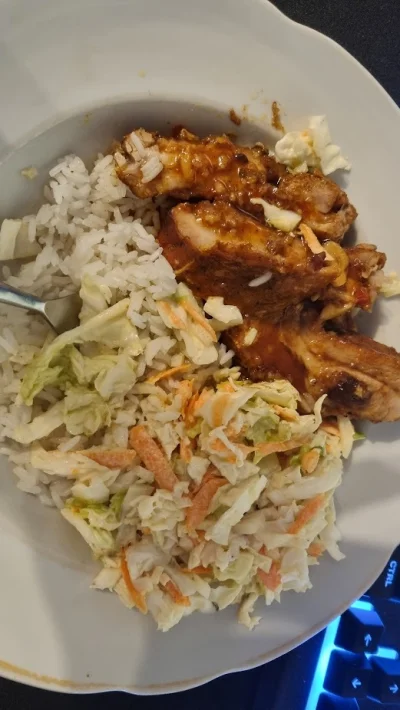 meisnois - Żeberka po koreańsku + coś ala Colesław + ryżyk

#gotujzwykopem #obiad