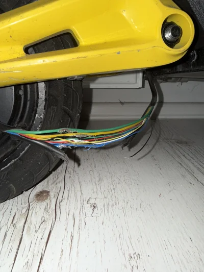 papadensing - Czołem! Przy wymianie tylnej opony w hulajnodze nie podczepiłem wiązki ...