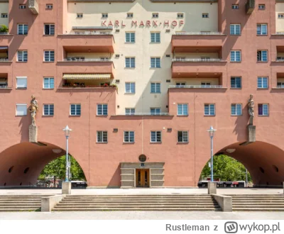 Rustleman - @kocimietka_BB: Nazywa się nawet Karl-Marx-Hof XD. Nawet klawe miejsce, c...