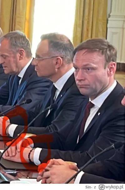 Sin- - Co to jest? xD Co oni mają na nadgarstku?

#bekazpisu #pis #polityka #duda