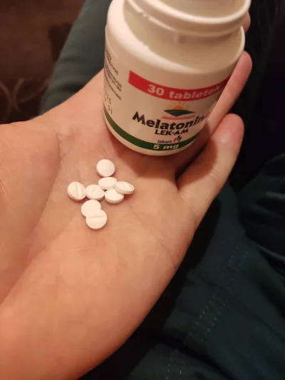 Itslilianka - Wziąłem 8 tabletek melatoniny 5 mg.  dzis sny będą w 8k 120 FPS #przegr...