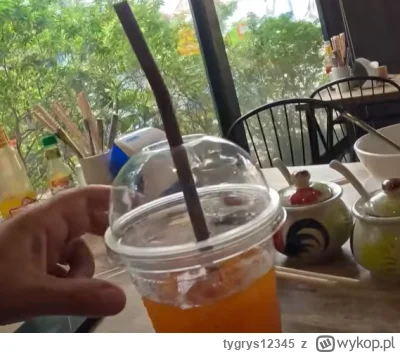 tygrys12345 - #raportzpanstwasrodka Niby frajerskiej małpie jest zimno. Pokazuje gęsi...