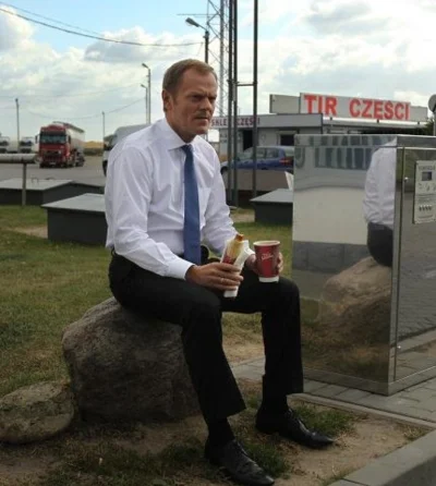 PanAlbert - @Lolenson1888: No i jest jeszcze Tusk przy kompresorze xD