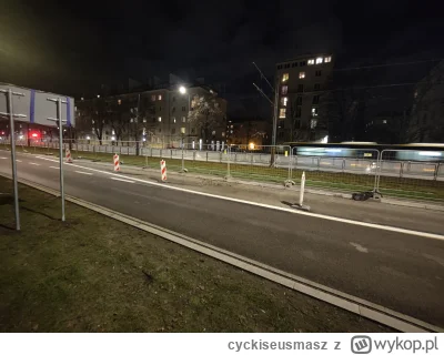 cyckiseusmasz - W Warszawie śmieć zwęża ulice bez żadnego powodu