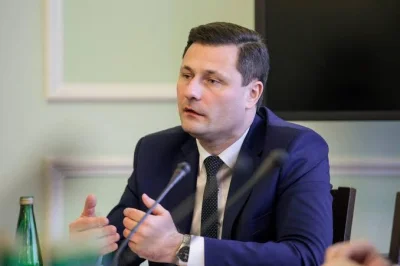 mickpl - Dobry ten materiał z Kanału Zero, ale jak się komuś nie chce oglądać to od c...