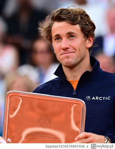 Szymas1234576847456 - @kris-90 Kto normalny wybiera jakąś Sroko, gdy w tym samym czas...