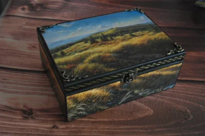 Apaturia - Skrzynka mocno krajobrazowa. Tradycyjnie drewno, decoupage, do tego ręczni...