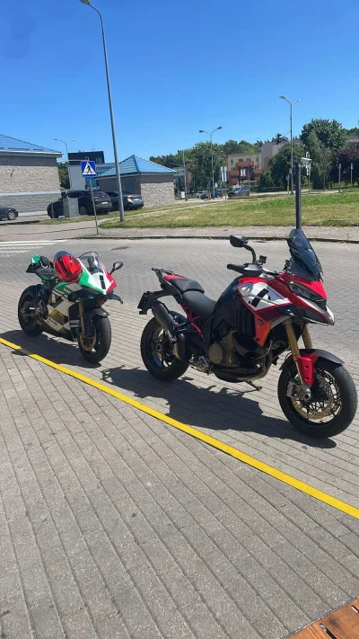 wiktorbo - @czarny_matt94: jeździłem ostatnio Multistradą PP (ten sam silnik) z pełny...