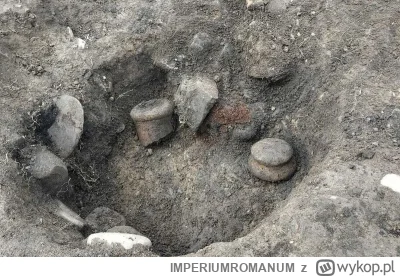 IMPERIUMROMANUM - Pierwszy nienaruszony rzymski dzban odkryty w Irlandii

Archeolodzy...