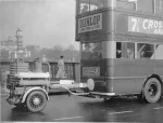 czlowiekzlisciemnaglowie - Londyński autobus śledzi generator gazu drzewnego. W czasi...