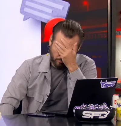 1-1-1-1 - Najlepszy moment tego strima to telefon od zwyrola xD

#gonciarz