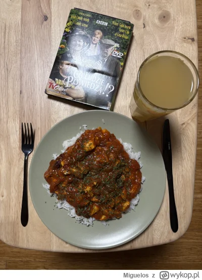 Miguelos - Kolacja chłopska po robocie. Kurczak w sosie meksykańskim z ryżem, sok jab...