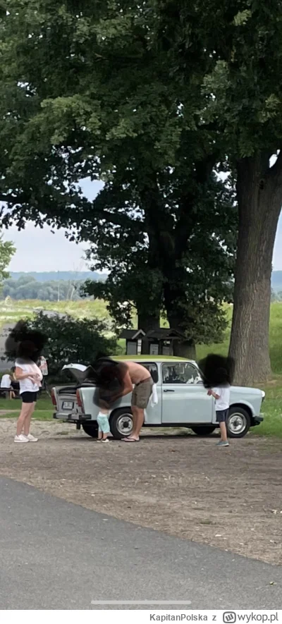 KapitanPolska - Typowa deutsche familie in typowym deutsche gruß
#samochody #trabant ...