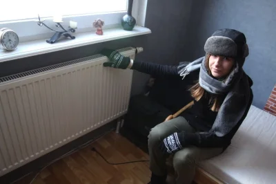 jmuhha - Wytłumaczy mi ktoś dlaczego w moim bloku jeszcze nie grzeją? ( ಠ_ಠ)