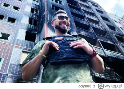 odyn88 - Przypominam, że ten facet lansował się na tragedii Ukrainy strzelając sobie ...