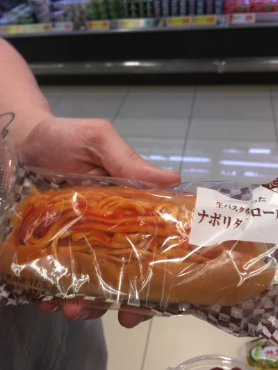 TheDziobaker - @kopek: W Japonii mają w 7 Eleven takie zajebiste kanapki ze spaghetti...