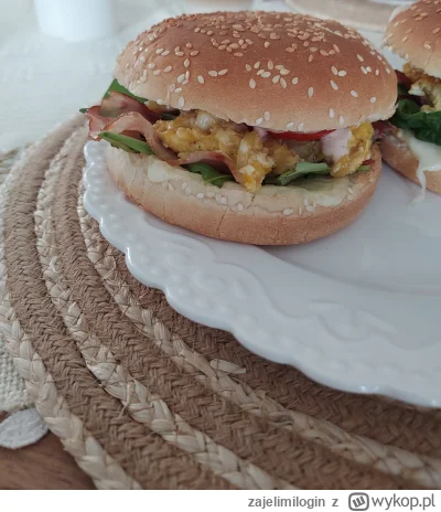 zajelimilogin - Na śniadanie burger z boczkiem i jajecznicą i sosem czosnkowym ( ͡º ͜...