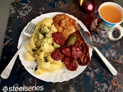 Kulfonix - Chuopski obiad ༼ຈل͜ຈ༽
Dwa giga schabowe bez kości, ziemniaczki z koperkiem...