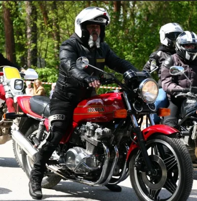 szymkovicz - #kononowicz Jest nowy konkurent do tytułu najbardziej PGRoweg wąsa. #pat...