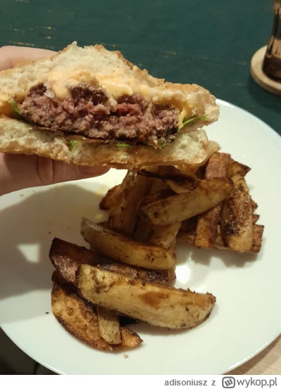 adisoniusz - Kolacja do oceny #gotujzwykopem 

Pieczone ziemniaczki, burger wołowy z ...