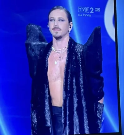 jatutylkonamoment - Kiedy żyjesz w niedostępnej wieży na terenach okupowanych przez o...