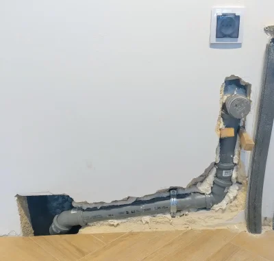 bigmouth - Kochani, czym zatentegować tę dużą kwadratową dziurę od rury odpływowej? W...