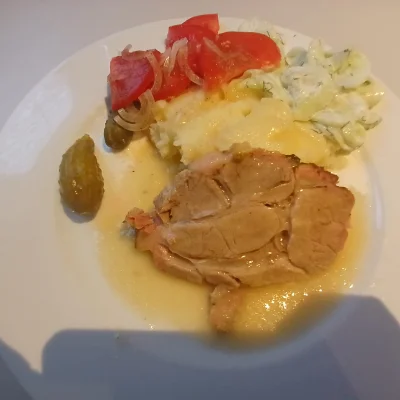 RiverStar - Karkówka pieczona, ziemniaki, mizeria i pomidory + ogórki konserwowe #jed...