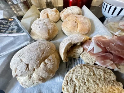 AMBIWALENTNYPSIUR - Upieklem bułeczki pełnoziarniste. Zabrakło mi maki pełnoziarniste...