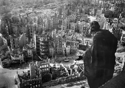 Bobito - #fotografia #iiwojnaswiatowa #wojna

Widok z ratusza w Dreźnie na zniszczone...
