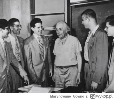 Marynowane_Gowno - @morgiel Pewnego dnia Albert Einstein zaczął pisać na tablicy:
9x1...