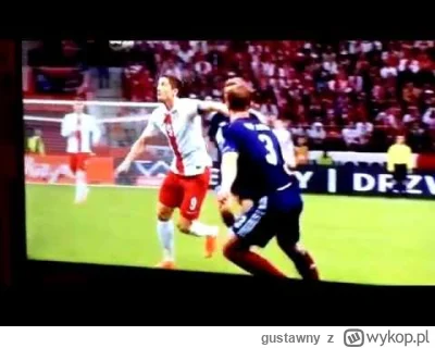 gustawny - Robercik to jest cyborg, przypomnę że po tym wejściu też kontynuował grę
...