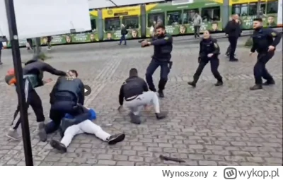 Wynoszony - Ta sytuacja z Niemiec ma tyle szczegółów że naprawdę xD
Kilku policjantów...