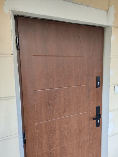 runnerrunner - Fachowiec zamontował drzwi w ten sposób. 
Absolutnie niedopuszczalne c...