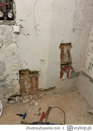 ZlodziejZapalniczek - #remontujzwykopem 
Murki pan hydraulik porobił bruzdy w ścianie...