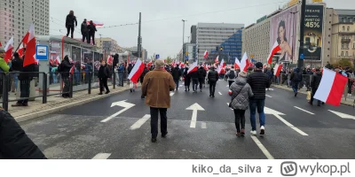 kikodasilva - #kononowicz 
Potężny WSW kroczy przez miasto