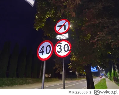 Miki220606 - Absurd drogowy na ul. 15 Sierpnia w Sochaczewie.
Ograniczenie prędkości ...