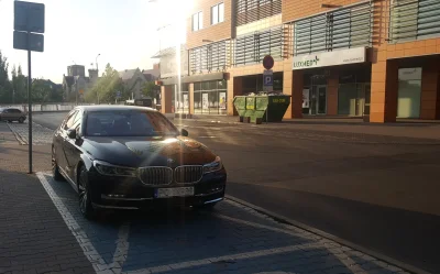 GregoryX - I nic dziwnego, ze w Poznaniu przed NFZ, widuje się często zaparkowany sam...