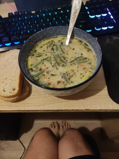 Itslilianka - Huop zje zupkę sobie i będzie oglądał fajne anime o tytule "ukochany we...