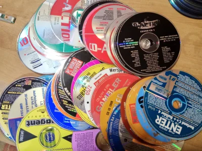kidi1 - Ale skarb znalazłem. Jest nawet pierwszy cover CD.
#nostalgia #komputery #cda...