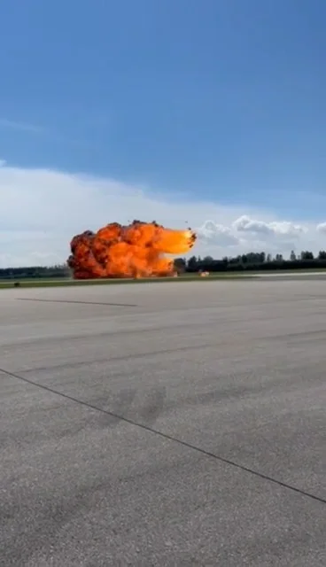 Rad-X - Rok temu, poprzednia gwiazda lotnictwa i renomowany instruktor p-----------ł ...