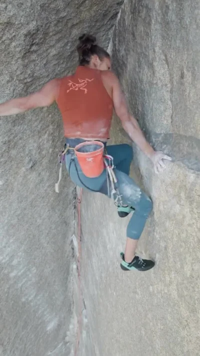 cheeseandonion - Amity Warme pushes through the crux of this Yosemite climb, 150ft in...