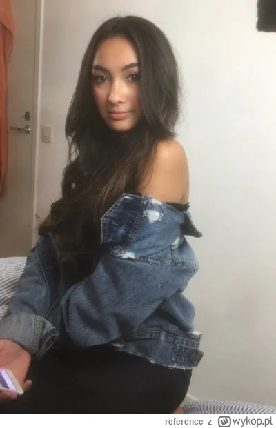 reference - @GodEmperorWasRight: IMHO przez makijaż, szczególnie te usta. Z delikatny...