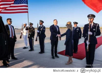 MistrzKowalski - @uncles: Nawrockiego w USA wita sekretarka ( ͡° ͜ʖ ͡°)