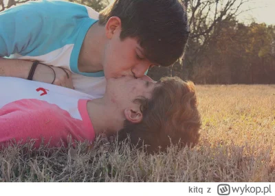 kitq - całowanie z chłopcem na łące (｡◕‿‿◕｡)
#teczowepaski #cutegays