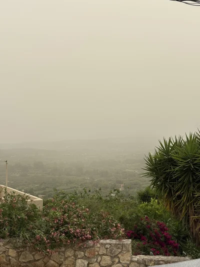 asdfghjkl - @Pan_Orama: burza piaskowa i wiatr ze łeb urywa. We wsi już prąd wywaliło...